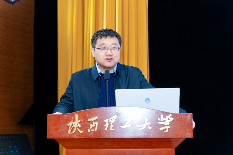 陈轶嵩.jpg