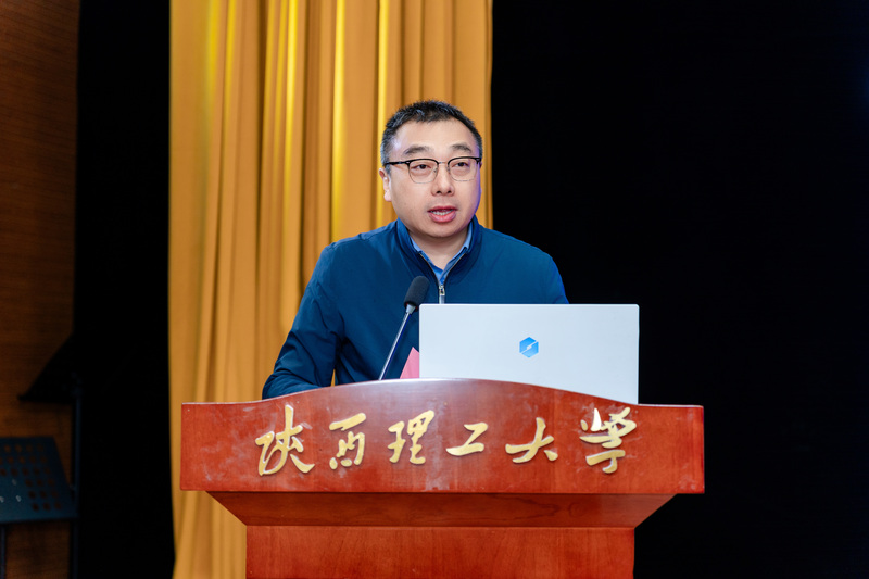 王磊.jpg