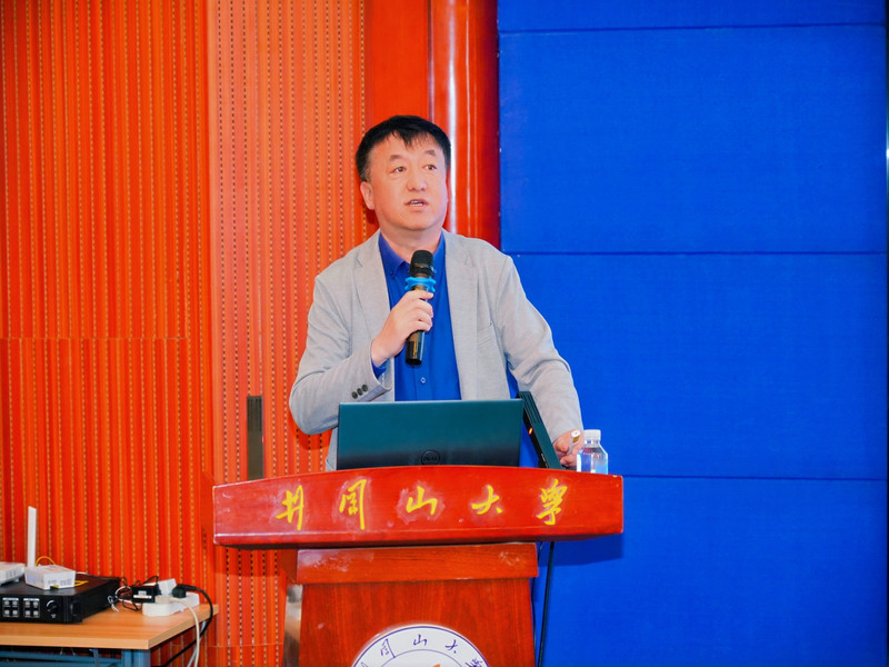 徐鹤.jpg