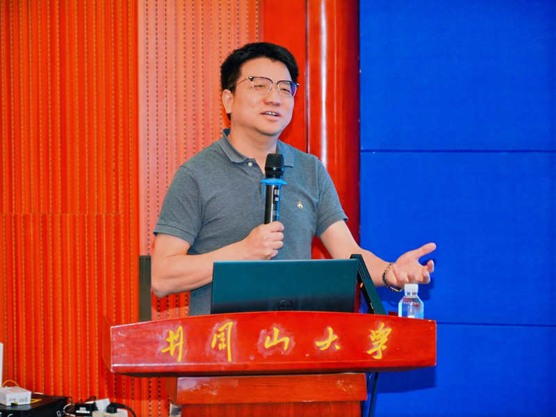 谢明辉.jpg
